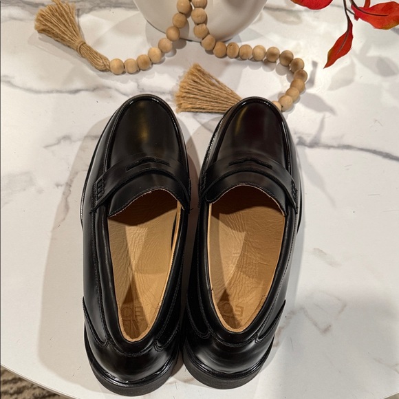Abeo Shiny Black Slip-On Loafers - Picture 5 of 16